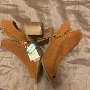 Time and Tru memory foam women wide width boots